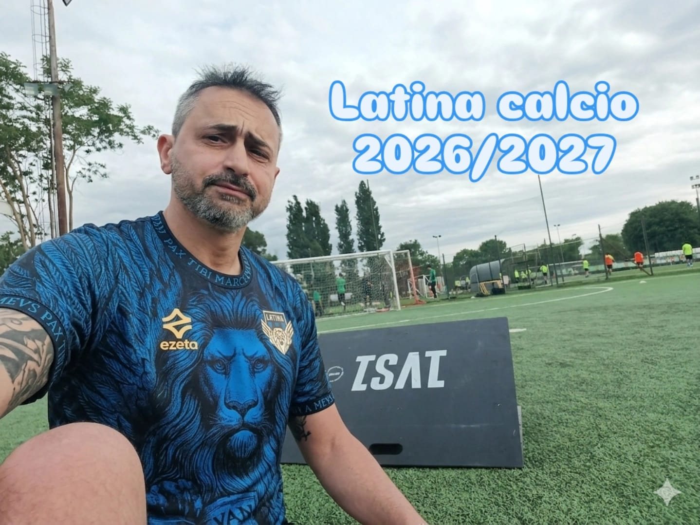 Mauro Salvatori a bordo campo durante un allenamento
